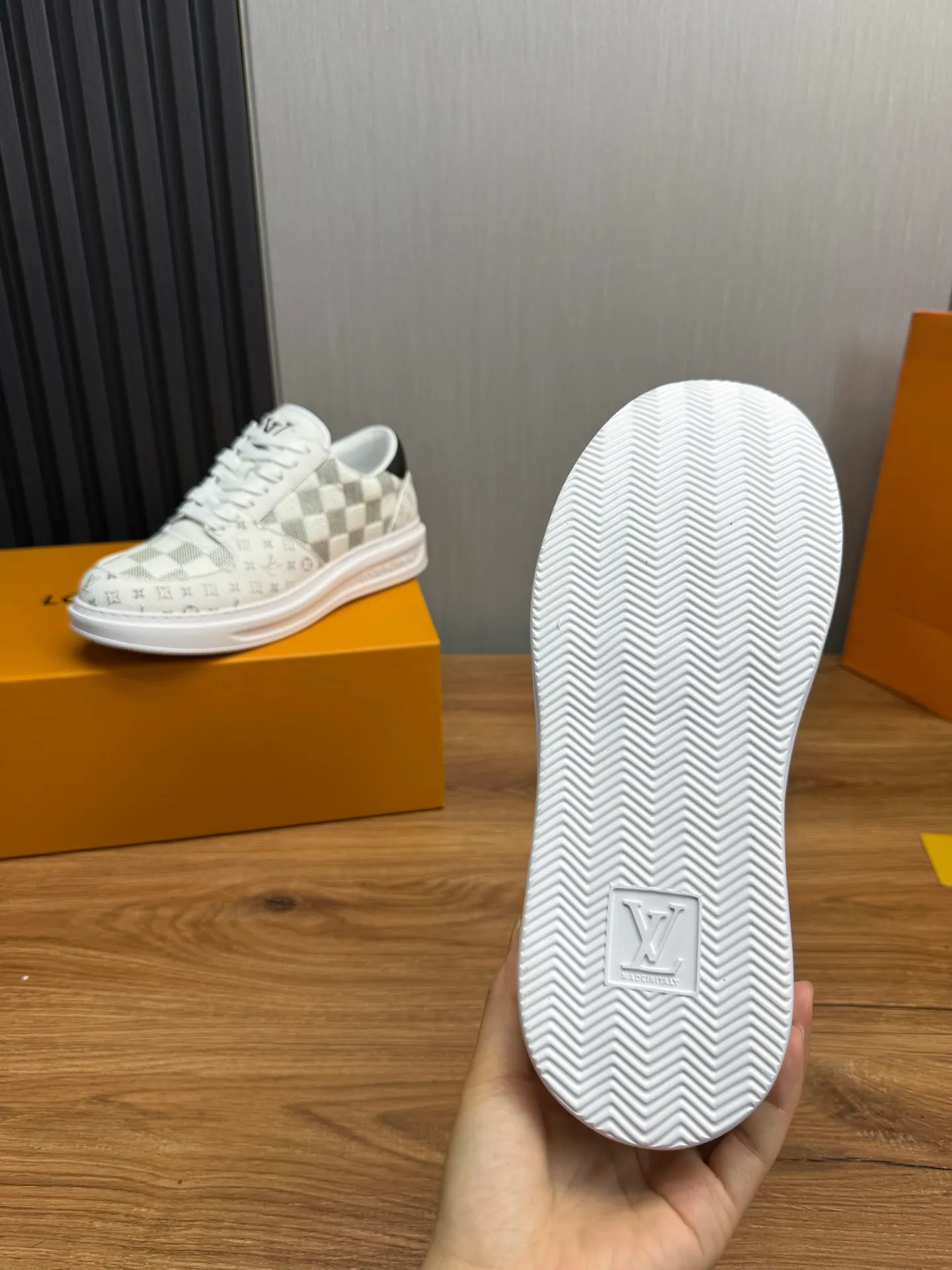 Men's shoes 💰840💰 LOUIS VUITTON [Luden Yiwei] The new trendy Lv is on the market 🎁, casual and fashionable men's shoes 👟 1:1 shipment ⬆️The upper is made of imported cowhide + cowhide mesh lining, the original wear-resistant rubber outsole, the version is simple and elegant, exclusive for trendy men. 38-45 (38.45 is non-refundable if made to order)